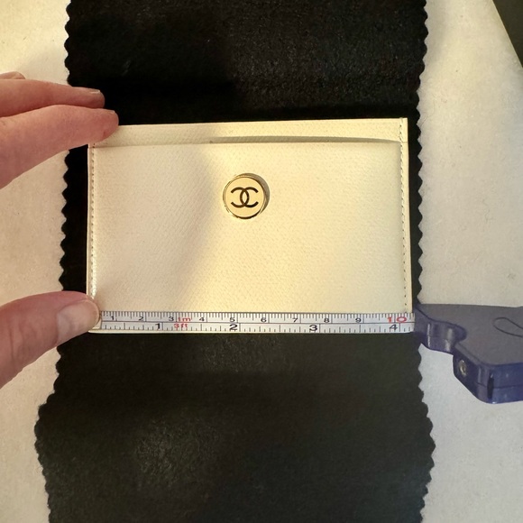 *Authentic* Chanel Card Holder *Button Collection* - Picture 12 of 13